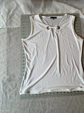 Tommy Hilfiger White Sleeveless Keyhole Knit Top Size M
